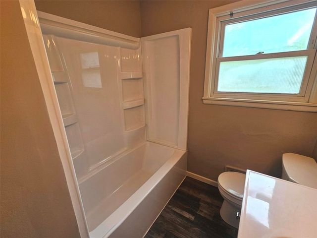 1460 Hollywood Boulevard NE, Cedar Rapids, IA 52402