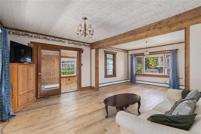 60 Cottage Avenue, Portsmouth, RI 02871
