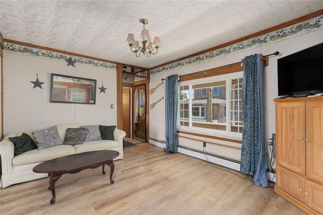 60 Cottage Avenue, Portsmouth, RI 02871