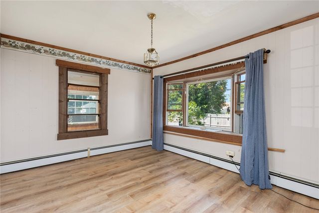 60 Cottage Avenue, Portsmouth, RI 02871