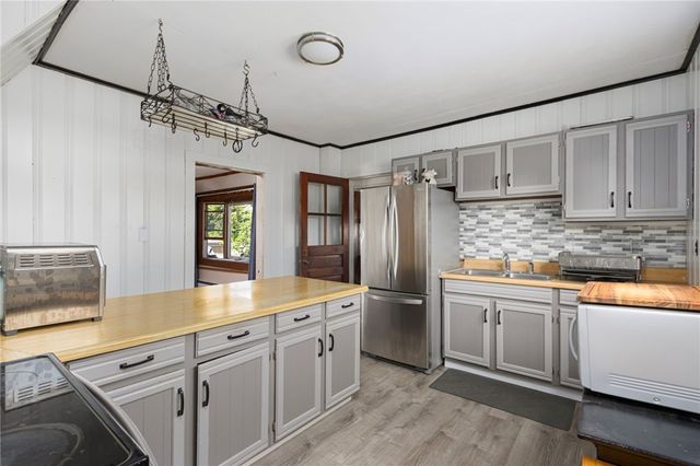 60 Cottage Avenue, Portsmouth, RI 02871