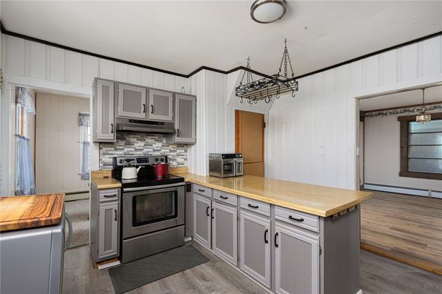 60 Cottage Avenue, Portsmouth, RI 02871