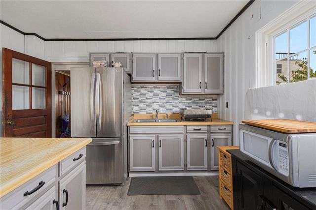 60 Cottage Avenue, Portsmouth, RI 02871