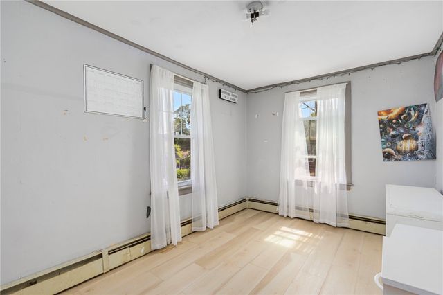 60 Cottage Avenue, Portsmouth, RI 02871