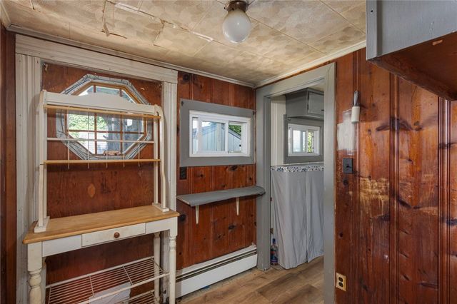 60 Cottage Avenue, Portsmouth, RI 02871
