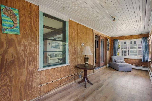 60 Cottage Avenue, Portsmouth, RI 02871