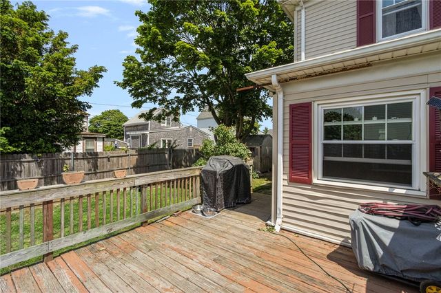60 Cottage Avenue, Portsmouth, RI 02871