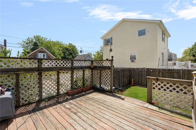 60 Cottage Avenue, Portsmouth, RI 02871