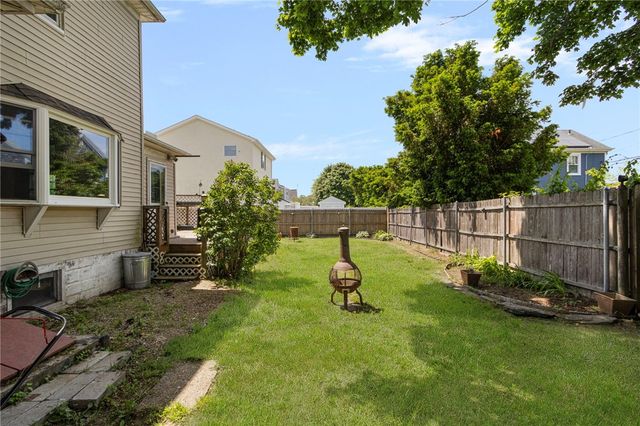60 Cottage Avenue, Portsmouth, RI 02871