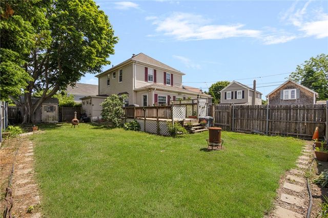60 Cottage Avenue, Portsmouth, RI 02871