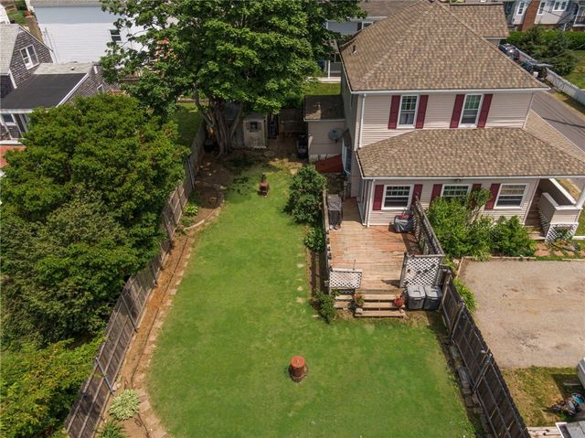 60 Cottage Avenue, Portsmouth, RI 02871