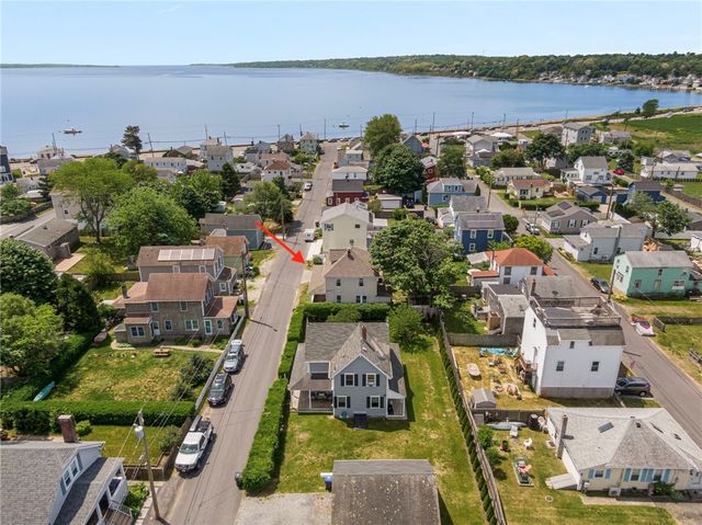 60 Cottage Avenue, Portsmouth, RI 02871