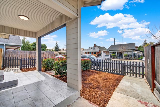 3307 42nd St, Sacramento, CA 95817