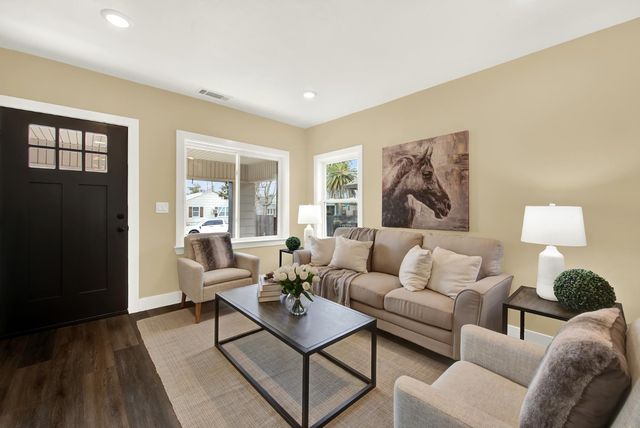 3307 42nd St, Sacramento, CA 95817