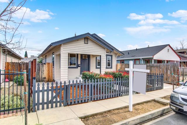 3307 42nd St, Sacramento, CA 95817