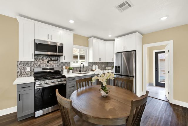 3307 42nd St, Sacramento, CA 95817