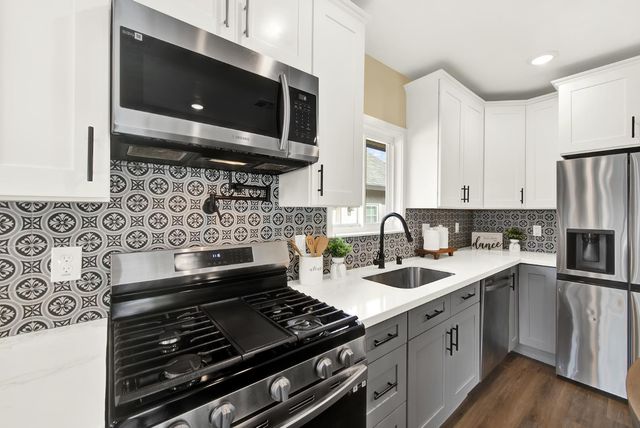 3307 42nd St, Sacramento, CA 95817