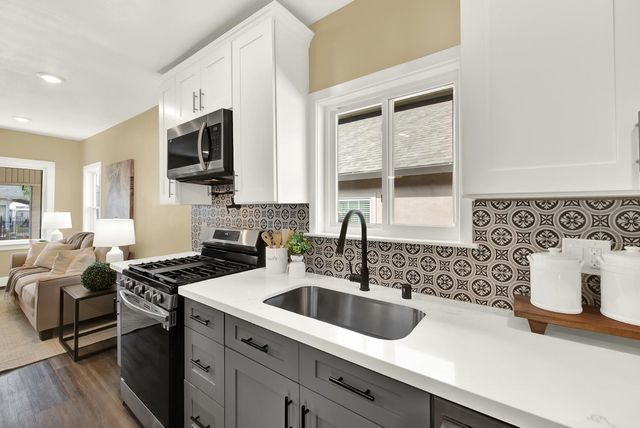 3307 42nd St, Sacramento, CA 95817