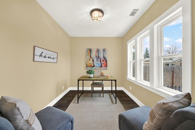 3307 42nd St, Sacramento, CA 95817