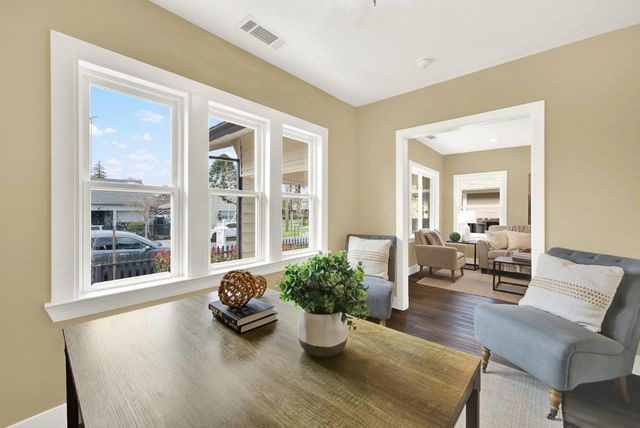 3307 42nd St, Sacramento, CA 95817