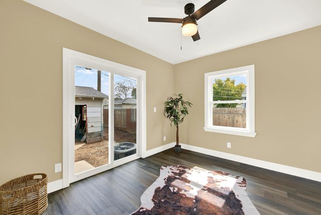 3307 42nd St, Sacramento, CA 95817