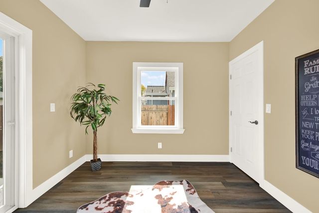 3307 42nd St, Sacramento, CA 95817