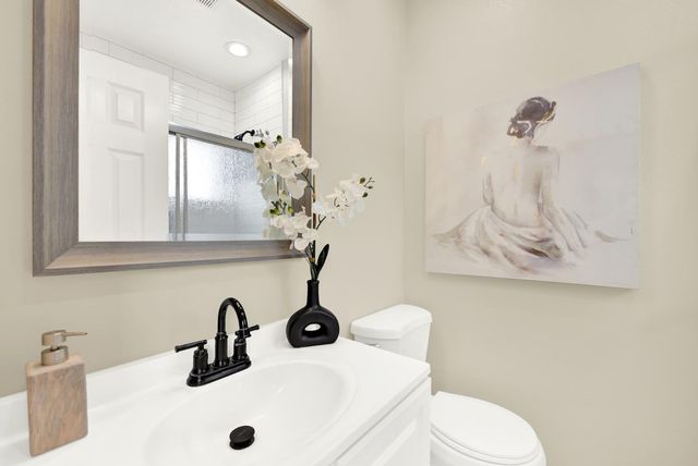 3307 42nd St, Sacramento, CA 95817