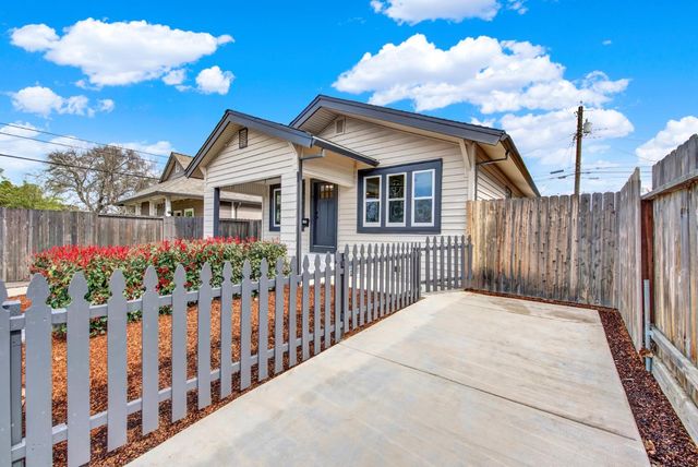 3307 42nd St, Sacramento, CA 95817