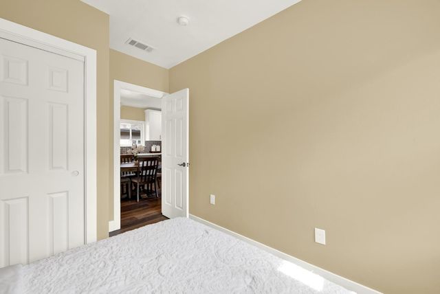 3307 42nd St, Sacramento, CA 95817