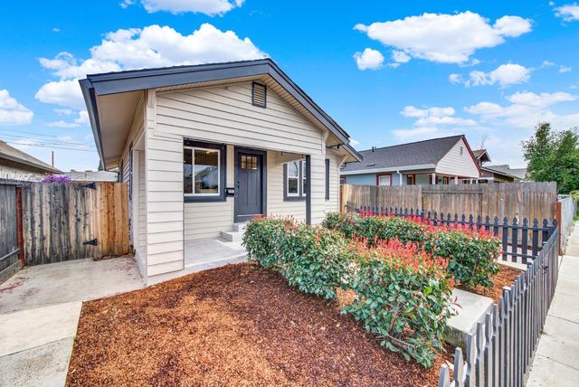 3307 42nd St, Sacramento, CA 95817