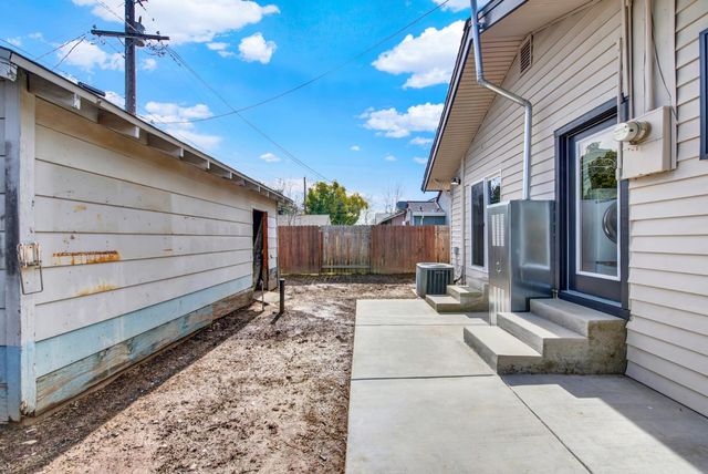 3307 42nd St, Sacramento, CA 95817