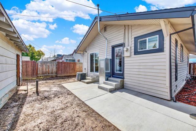 3307 42nd St, Sacramento, CA 95817