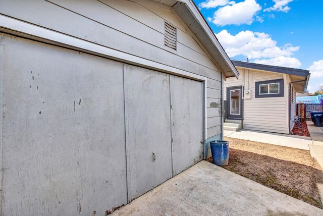 3307 42nd St, Sacramento, CA 95817