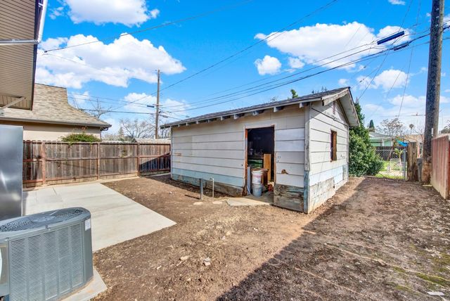 3307 42nd St, Sacramento, CA 95817