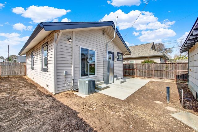 3307 42nd St, Sacramento, CA 95817