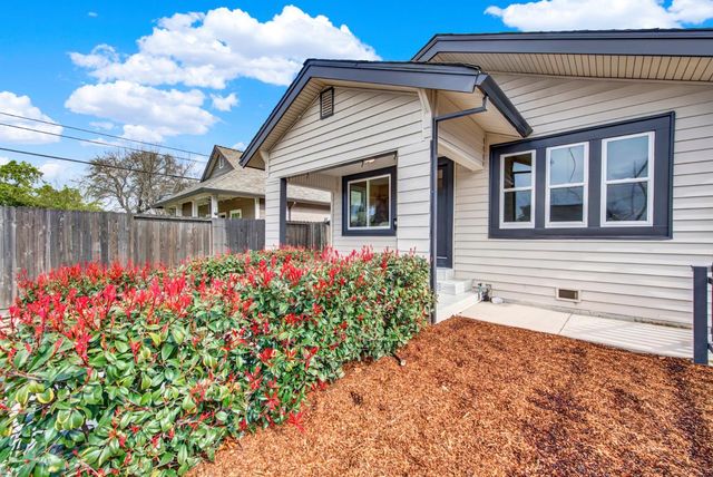 3307 42nd St, Sacramento, CA 95817