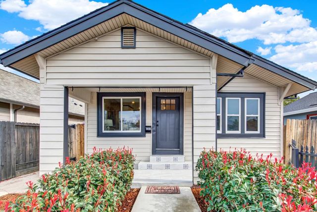 3307 42nd St, Sacramento, CA 95817