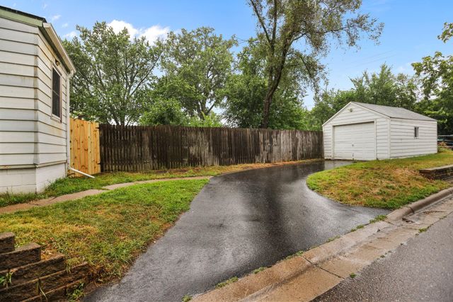 5000 Fairview Avenue N, Crystal, MN 55429