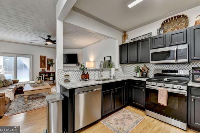 1364 Penhurst Drive, Lawrenceville, GA 30043