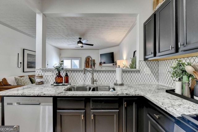 1364 Penhurst Drive, Lawrenceville, GA 30043