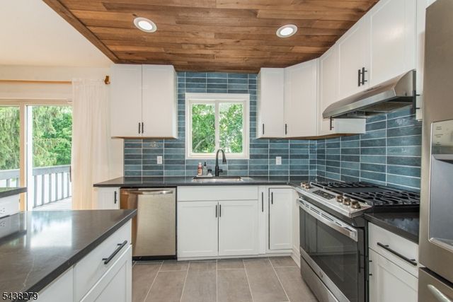 6 Honeyman Dr, Roxbury Twp., NJ 07876