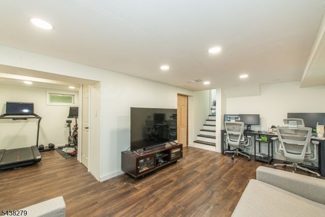 6 Honeyman Dr, Roxbury Twp., NJ 07876