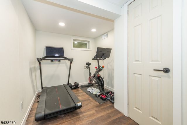 6 Honeyman Dr, Roxbury Twp., NJ 07876