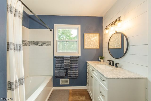 6 Honeyman Dr, Roxbury Twp., NJ 07876