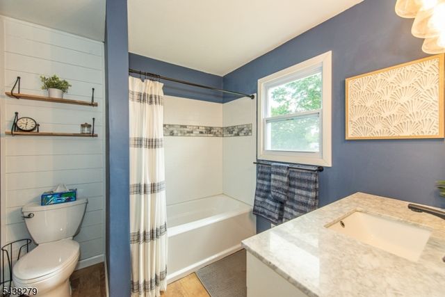 6 Honeyman Dr, Roxbury Twp., NJ 07876