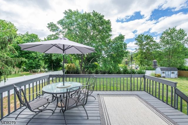 6 Honeyman Dr, Roxbury Twp., NJ 07876
