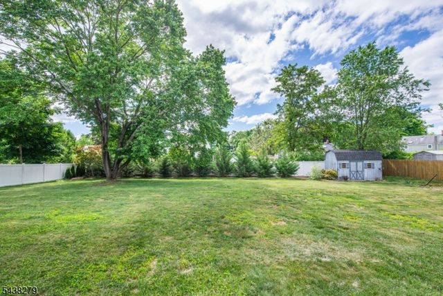 6 Honeyman Dr, Roxbury Twp., NJ 07876