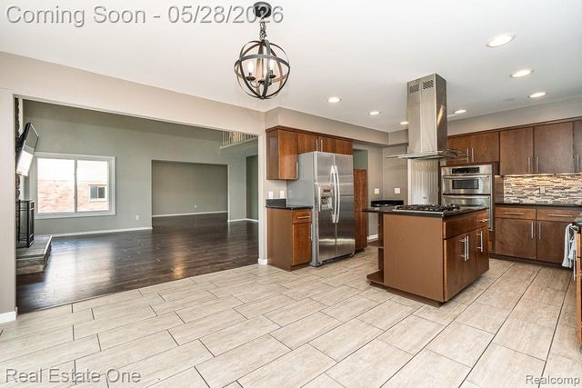 1323 Bembridge Drive, Rochester Hills, MI 48307