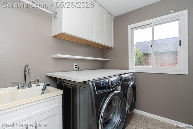 1323 Bembridge Drive, Rochester Hills, MI 48307
