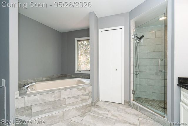 1323 Bembridge Drive, Rochester Hills, MI 48307